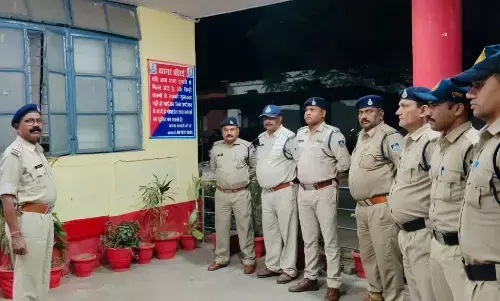पुलिस ने एक रात में 74 वारंटियों को दबोचा, 213 बदमाशों से की पूछताछ
