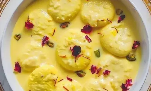 इस दिवाली सारे मेहमानों का कराएं अलग तरीके से मुंह मीठा, घर पर ही बनाएं मार्केट स्टाइल रसमलाई, खाकर सब करेंगे आपके हाथों के स्वाद की तारीफ इस दिवाली सारे मेहमानों का कराएं अलग तरीके से मुंह मीठा, घर पर ही बनाएं मार्केट स्टाइल रसमलाई, खाकर सब करेंगे आपके हाथों के स्वाद की तारीफ