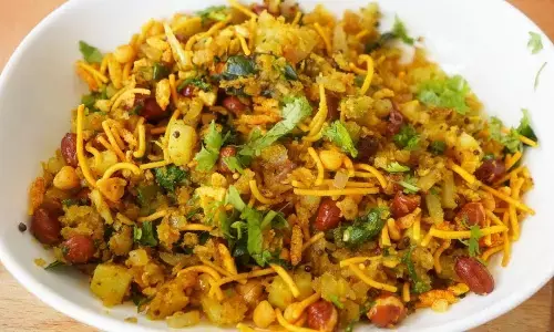 मिनटों में बनाएं बची हुई रोटियों का चटपटा नाश्ता, खाते ही दिल हो जाएगा खुश मिनटों में बनाएं बची हुई रोटियों का चटपटा नाश्ता, खाते ही दिल हो जाएगा खुश