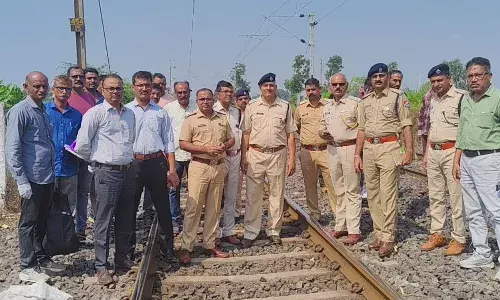 हड़कंप - वरनगांव आयुध से चुराई गईं तीन AK 47 जाडगांव के पास रेलवे ट्रैक से मिली