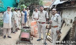 Panna News- आवासीय परिसर से जप्त की गई सागौन चिरान व मोटर, वन विभाग की टीम ने की कार्यवाही Panna News- आवासीय परिसर से जप्त की गई सागौन चिरान व मोटर, वन विभाग की टीम ने की कार्यवाही