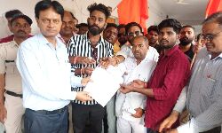 Panna News- डेंगू से हो रही मौतों के विरोध में विहिप व बजरंग दल ने सौंपा ज्ञापन, निकाली रैली Panna News- डेंगू से हो रही मौतों के विरोध में विहिप व बजरंग दल ने सौंपा ज्ञापन, निकाली रैली