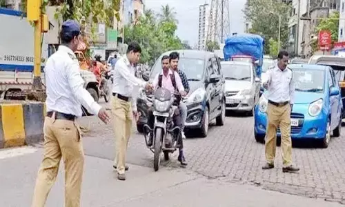 नाबालिग और गैर लाइसेंसधारी वाहन चालकों से वसूला 4.55 लाख का जुर्माना