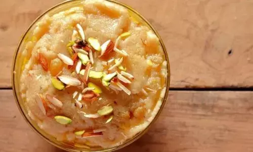 इस दिवाली बनाएं घी से लथपथ सूजी का परफेक्ट हलवा, ढेर सारे ड्राई फ्रूट्स से बढ़ जाएगा डिश का स्वाद इस दिवाली बनाएं घी से लथपथ सूजी का परफेक्ट हलवा, ढेर सारे ड्राई फ्रूट्स से बढ़ जाएगा डिश का स्वाद