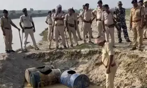 ड्रोन की मदद से देशी शराब की भट्टी पर छापामारी, तीन लाख रूपए का रसायन नष्ट