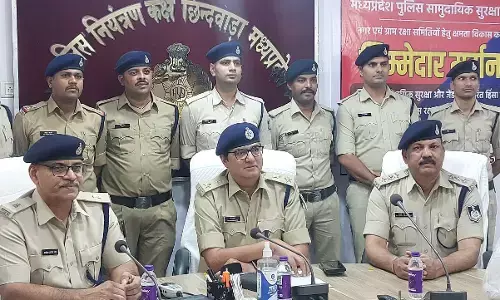 दीपावली पर पुलिस ने बांटी खुशियां... 251 लोगों के गुम मोबाइल लौटाए