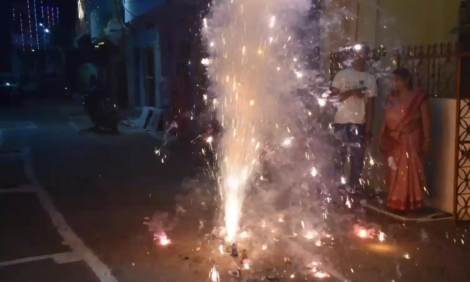 घर-घर जले खुशियों के दीप, माँ लक्ष्मी से माँगा सुख-सौभाग्य