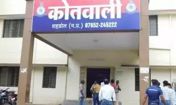 थाना के सामने खड़े बाइक चालकों से टीआई ने कहे अपशब्द,  वीडियो वायरल