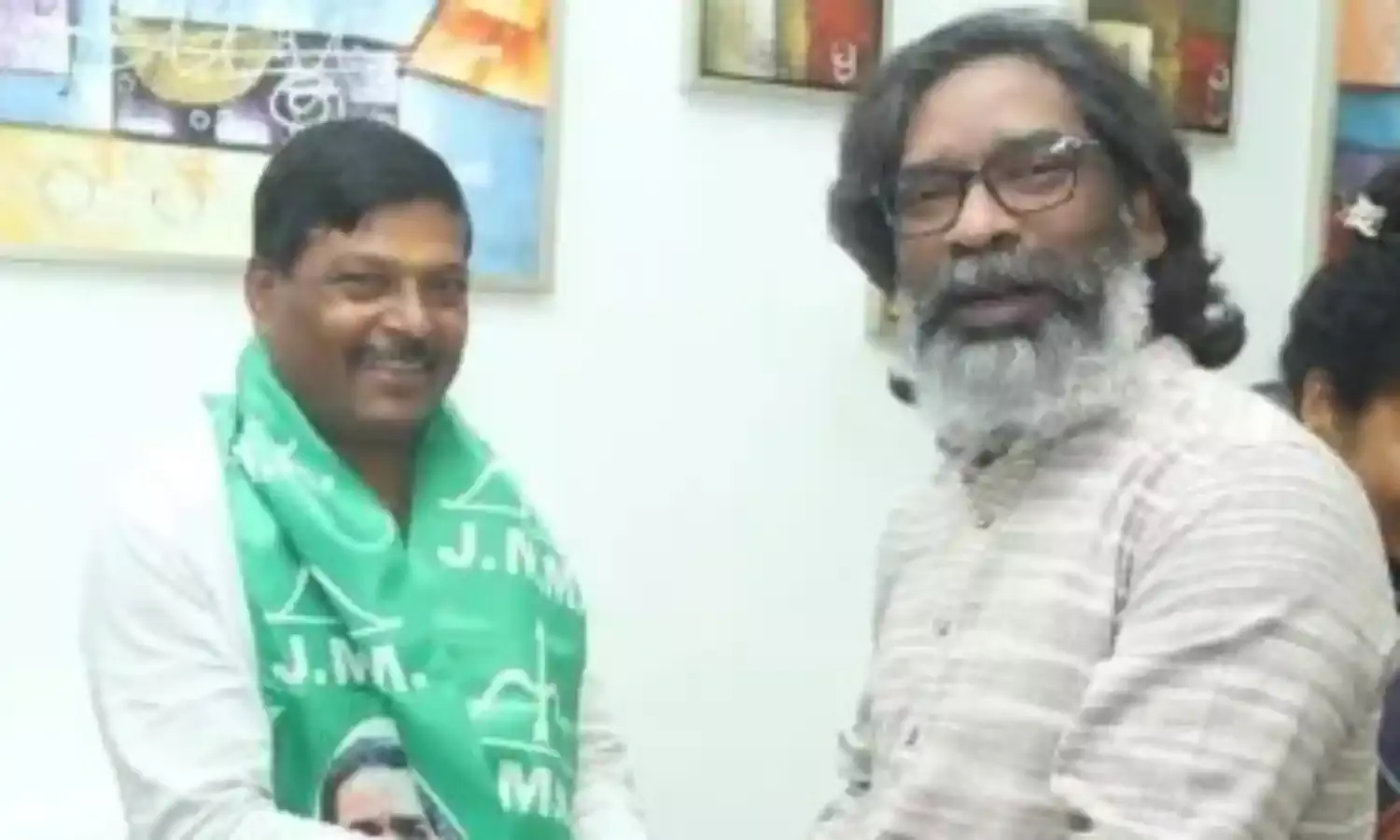 गिरिडीह सीट से भाजपा को बड़ा झटका, इस कद्दावर नेता के बेटे ने थामा JMM का दामन