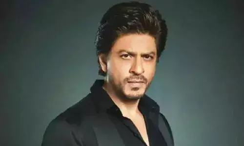 एक साधारण परिवार का लड़का कैसे बन गया बॉलीवुड का बादशाह, जानें किंग खान के टेलीविजन से फिल्म इंडस्ट्री में एंट्री करने का सफर एक साधारण परिवार का लड़का कैसे बन गया बॉलीवुड का बादशाह, जानें किंग खान के टेलीविजन से फिल्म इंडस्ट्री में एंट्री करने का सफर