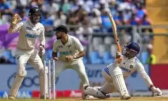 न्यूजीलैंड के गेंदबाजों की आंधी में उड़ी टीम इंडिया की बल्लेबाजी, 24 सालों के बाद अपनी ही घर में मिली करारी हार,  3-0 से जीती सीरीज