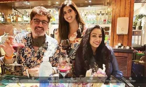 जानिए कौन है अनुपमा फेम रुपाली गांगुली की सौतेली बेटी ईशा वर्मा? एक्ट्रेस पर लगाए एक्स्ट्रा मैरिटल अफेयर के आरोप जानिए कौन है अनुपमा फेम रुपाली गांगुली की सौतेली बेटी ईशा वर्मा? एक्ट्रेस पर लगाए एक्स्ट्रा मैरिटल अफेयर के आरोप