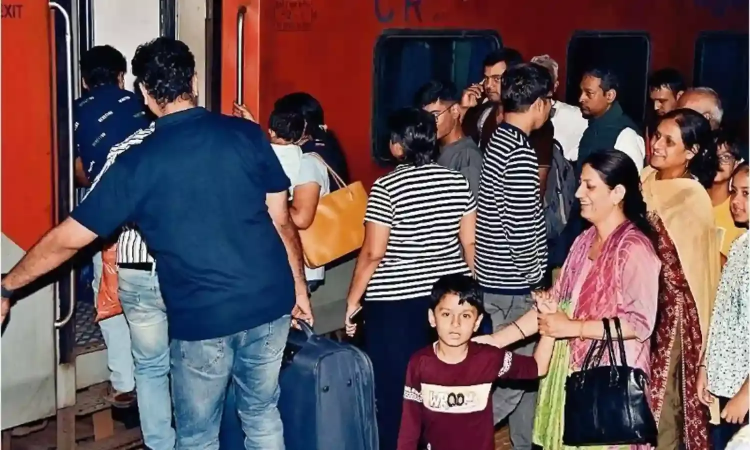 एक्सल का कवर प्लेट गिरने से जाम हुई महानगरी सुपरफास्ट