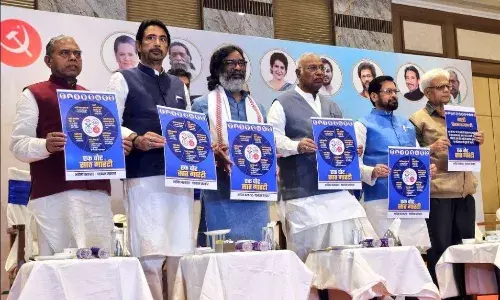 इंडिया गठबंधन के घोषणापत्र पर बीजेपी नेता ने कसा तंज, कहा- JMM-कांग्रेस गठबंधन झूठे वादे करने में एक्सपर्ट