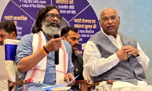 450 रुपए में सिलेंडर...महिलाओं को 2500 रुपए प्रति माह...10 लाख नौकरियां, इंडिया गठबंधन ने जारी किया मेनिफेस्टो