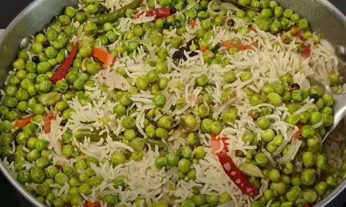 घर पर बनाएंगे इस तरीके से मटर पुलाव, तो बचेगा आपका समय और मेहनत, साथ ही सब करेंगे आपके खाने की तारीफ