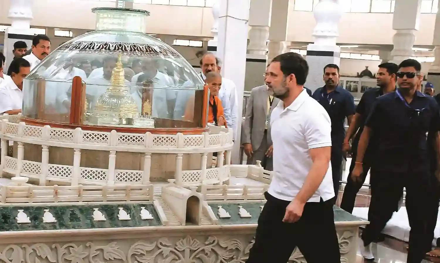 मुझे यह त्याग की भूमि सदैव प्रेरणा देती है, दीक्षाभूमि के बारे में राहुल गांधी ने लिखा