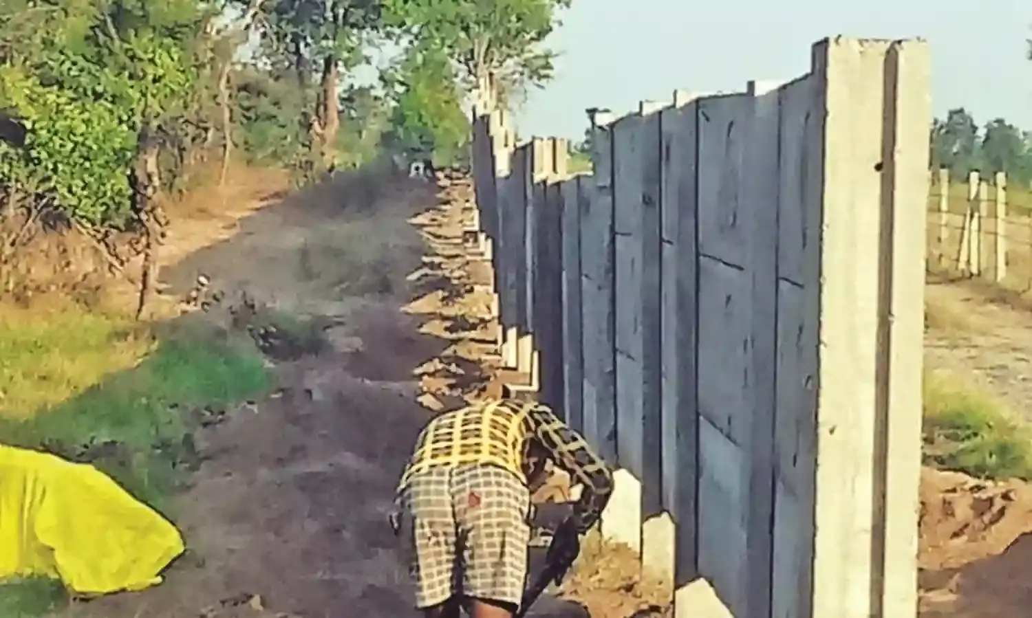हाई स्पीड गाड़ियों के लिए पटरियों के पास फेंसिंग, पहले चरण में 69 किलोमीटर तक बनेगी