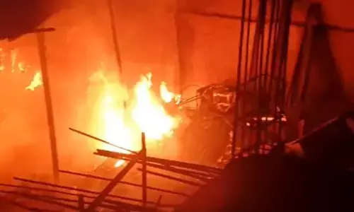 कबाड़ गोदाम में लगी आग, मची अफरा-तफरी