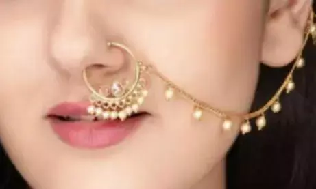 शादियों का सीजन होने वाला है शुरू, नथ पहनने में आ रही है परेशानी, तो करें इन हैक्स को ट्राई