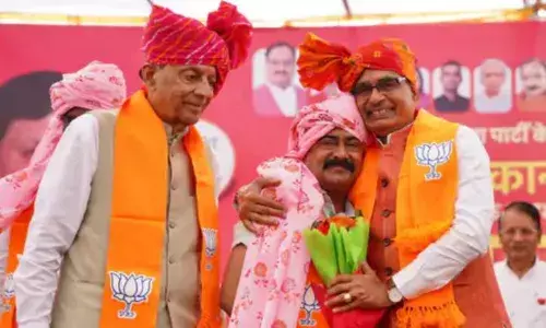 पूर्व मंत्री दीपक जोशी ने फिर थामा बीजेपी का दामन, शिवराज सिंह चौहान की मौजूदगी में ली सदस्यता