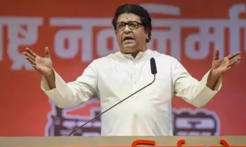 उद्धव ठाकरे के सीएम बनते ही बालासाहेब के पोस्टर से निकला हिंदू ह्रदय सम्राट शब्द, महाविकास अघाड़ी पर जमकर बरसे राज ठाकरे