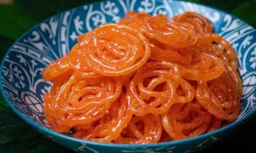 मिनटों में बनाएं हलवाई के स्वाद को टक्कर देने वाली कुरकुरी जलेबी, इस सिंपल रेसिपी से