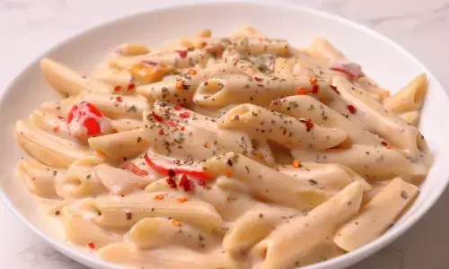 घर पर बनाएं रेस्टोरेंट से भी ज्यादा टेस्टी एंड क्रीमी व्हाइट सॉस पास्ता, खाकर सब करेंगे तारीफ