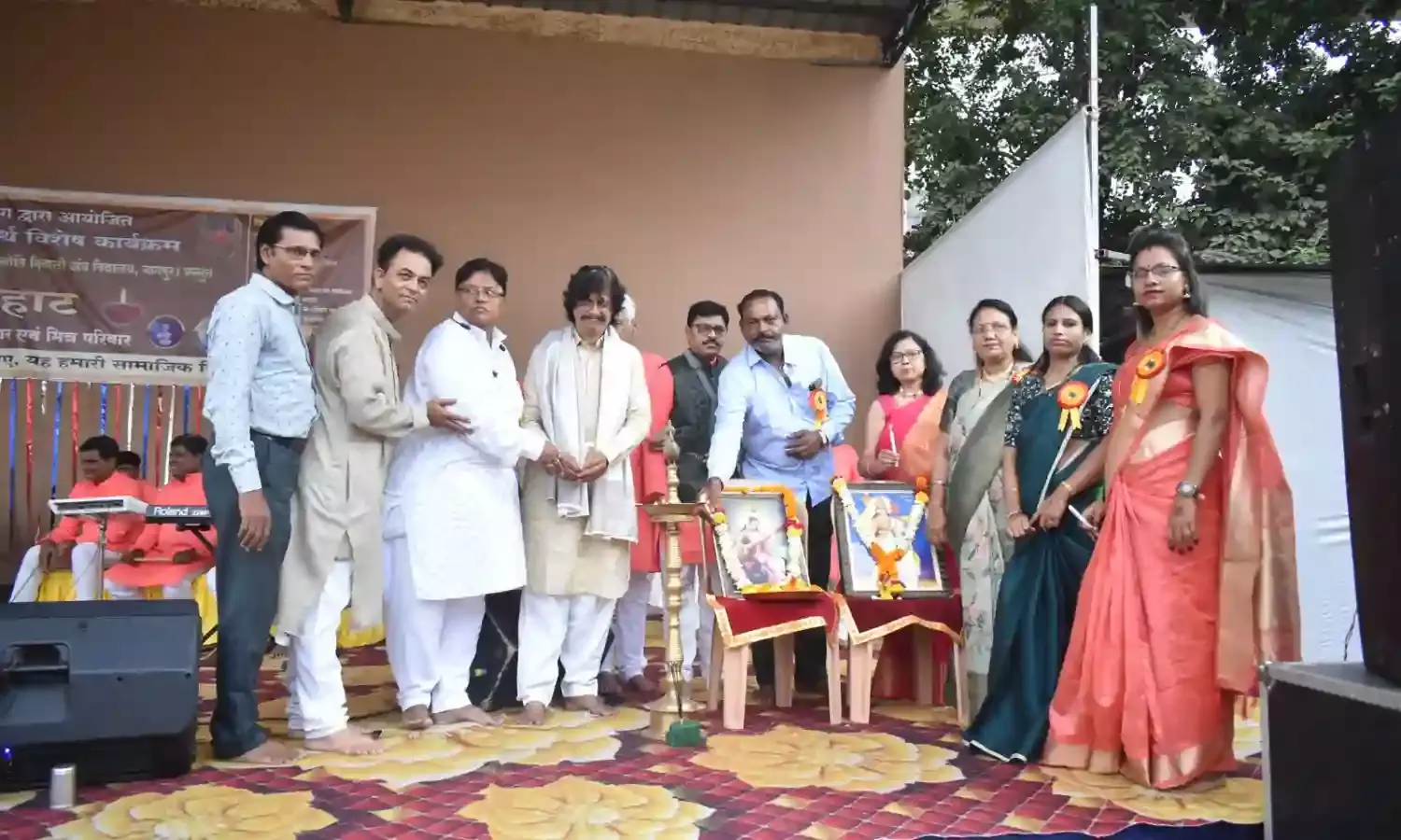 जीवन जीने के लिए दृष्टि नहीं दृष्टिकोण चाहिए