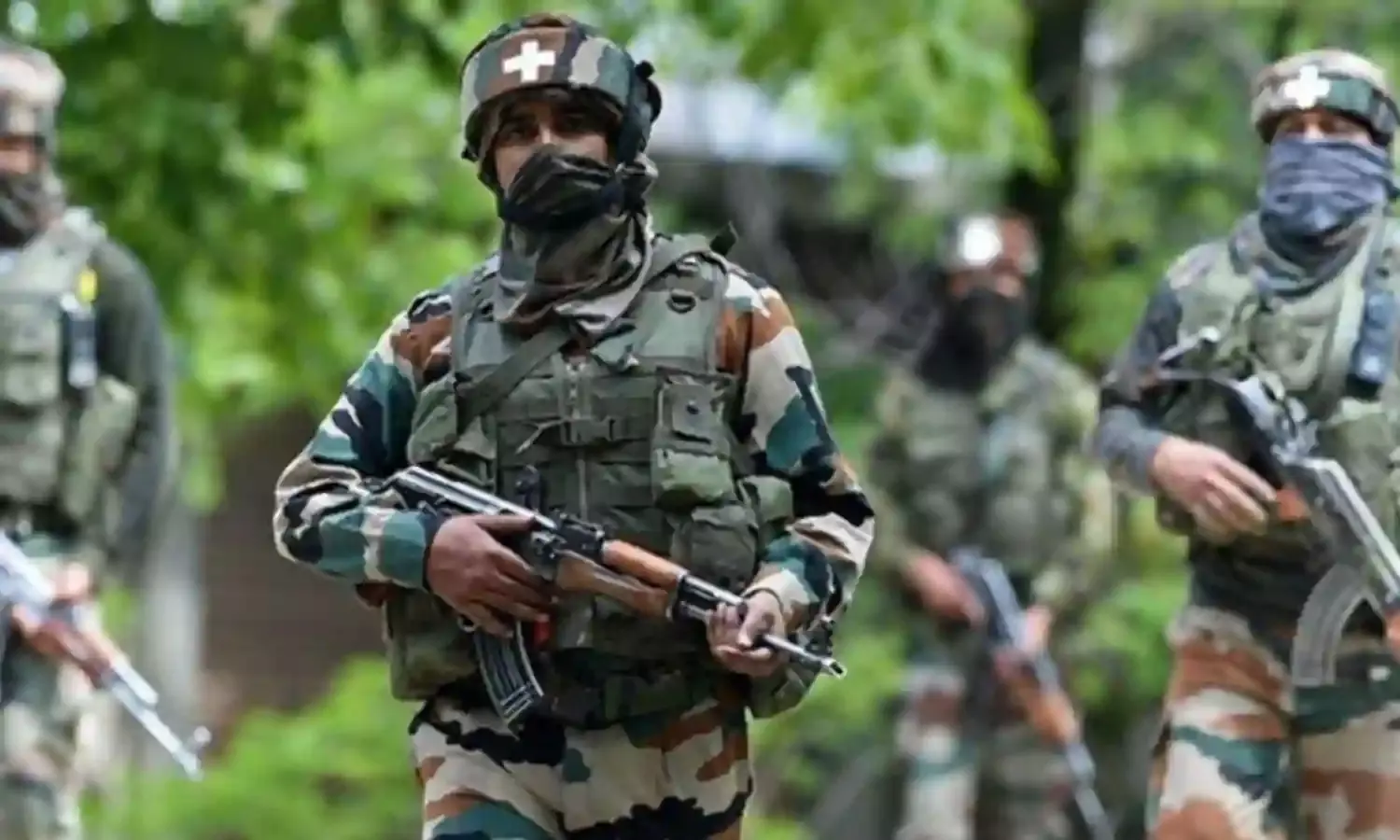 किश्तवाड़ जिले में सेना और आतंकवादियों के बीच मुठभेड़, एक जवान शहीद, तीन घायल