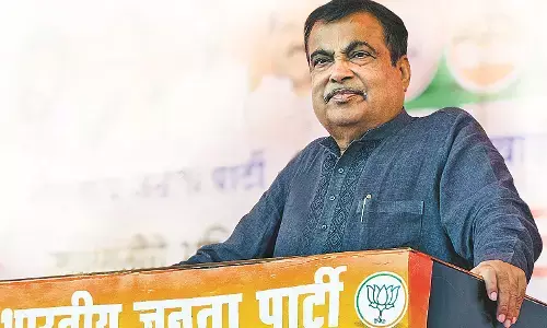 कांग्रेस ने अगर गांवों पर सोचा होता तो आज इतनी गरीबी न होती : गडकरी