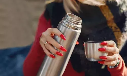 रोज इस्तेमाल करने से बोतलों से आने लगी है बदबू, तो इन टिप्स को करें ट्राई, मिल जाएगा आराम