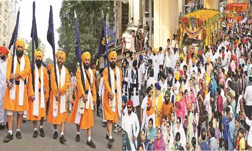 पात्शाह जी के आगमन पर उपराजधानी में नगर कीर्तन, धन गुरु नानक सारा जग तारिया