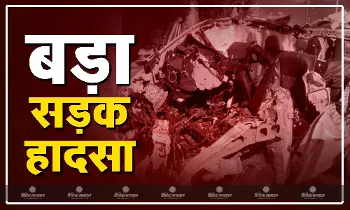 कंटेनर ने इनोवा कार में मारी भीषण टक्कर, 3 लड़कियों और 3 लड़कों की मौत, 1 की हालत गंभीर कंटेनर ने इनोवा कार में मारी भीषण टक्कर, 3 लड़कियों और 3 लड़कों की मौत, 1 की हालत गंभीर