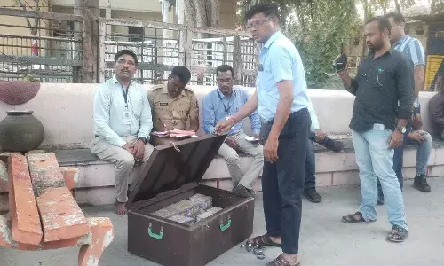 वर्धा-यवतमाल में कार्रवाई, आटो से ले जायी जा रही 75 लाख की कैश पकड़ी