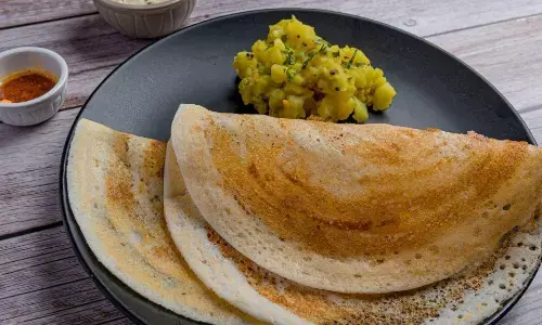 खाना चाहते हैं कुछ हेल्दी और बहुत ही ज्यादा टेस्टी, तो घर पर इस रेसिपी से बनाएं मसाला डोसा, मन हो जाएगा खुश खाना चाहते हैं कुछ हेल्दी और बहुत ही ज्यादा टेस्टी, तो घर पर इस रेसिपी से बनाएं मसाला डोसा, मन हो जाएगा खुश