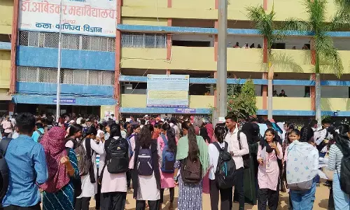 परीक्षा तो रख दी पर पर्चा न आया, इंतजार करते रहे विद्यार्थी