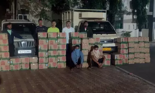 गड़चिरोली के पास दो वाहनों समेत 12 लाख रुपए की शराब जब्त