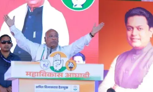महाराष्ट्र में हर दिन 7 किसानों की आत्महत्या, कांग्रेस ने बीजेपी पर चलाए सियासी तीर