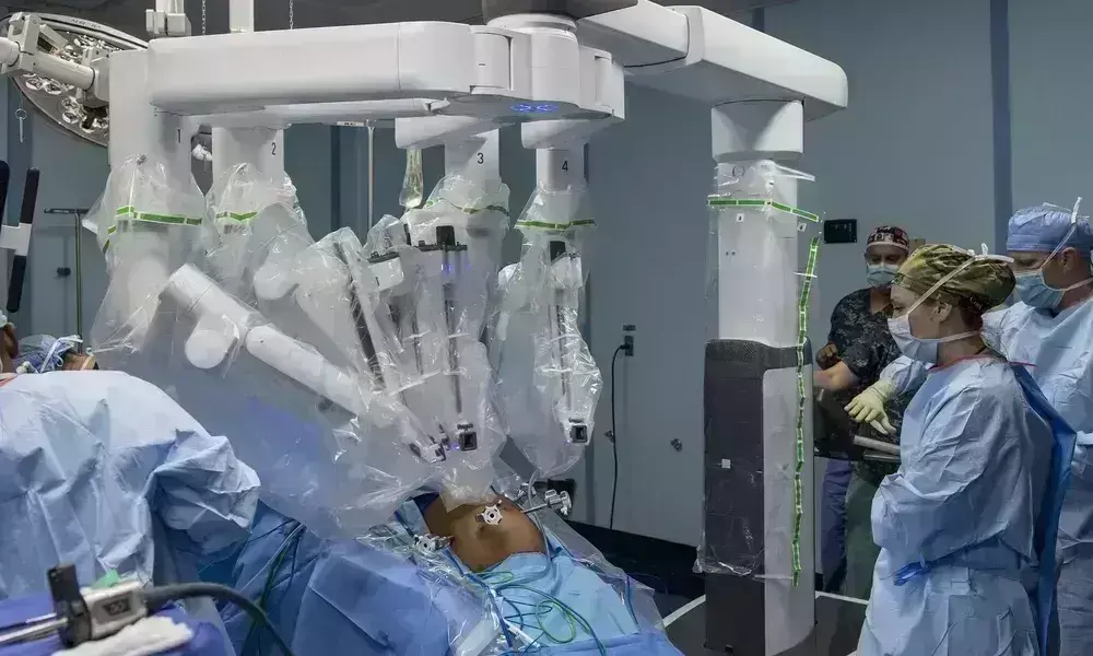 डॉक्टर से अपेंडिक्स की सर्जरी कराई तो खर्च 30 हजार, रोबोट ने ऑपरेशन किया तो लगेंगे 50 हजार डॉक्टर से अपेंडिक्स की सर्जरी कराई तो खर्च 30 हजार, रोबोट ने ऑपरेशन किया तो लगेंगे 50 हजार