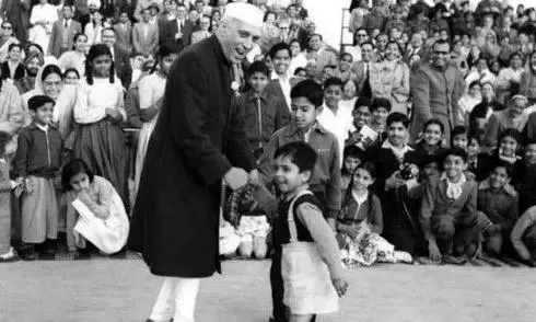 प्रधानमंत्री नरेंद्र मोदी समेत कई नेताओं ने देश के पहले प्रधानमंत्री जवाहर लाल नेहरू की जयंती पर उन्हें याद कर श्रद्धांजलि अर्पित की