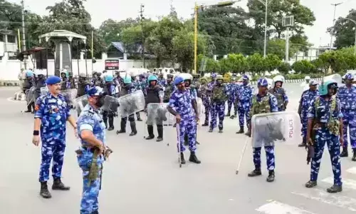 मणिपुर में बिगड़े हालातों पर केंद्र ने संभाला मोर्चा, जिरीबाम समेत हिंसा प्रभावित 6 इलाकों में लगाया AFSPA मणिपुर में बिगड़े हालातों पर केंद्र ने संभाला मोर्चा, जिरीबाम समेत हिंसा प्रभावित 6 इलाकों में लगाया AFSPA