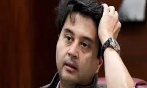 महायुति के विकास एजेंडे और एमवीए की भ्रष्टाचार नीति के बीच युद्ध है - सिंधिया महायुति के विकास एजेंडे और एमवीए की भ्रष्टाचार नीति के बीच युद्ध है - सिंधिया