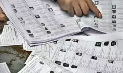 फिर बंटा परिवार, वोटिंग लिस्ट में माता-पिता का नाम कहीं, बच्चों का कहीं फिर बंटा परिवार, वोटिंग लिस्ट में माता-पिता का नाम कहीं, बच्चों का कहीं