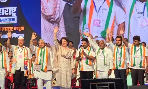 डरो मत आपका वोट ही आपका हथियार है : प्रियंका गांधी डरो मत आपका वोट ही आपका हथियार है : प्रियंका गांधी