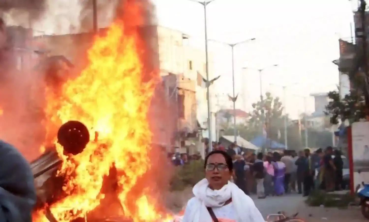 सुरक्षाबलों की फायरिंग में एक प्रदर्शकारियों की मौत, दो दिन स्कूल रहेगा बंद, केंद्र सरकार भेजेगी सेंट्रल आर्म्ड पुलिस फोर्स की 50 कंपनियां