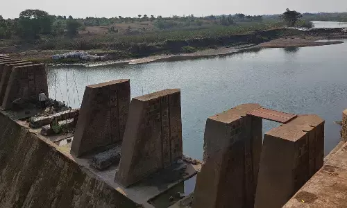 वैकल्पिक इंतजाम कर शहर तक पहुंचाया जा रहा पीने का पानी वैकल्पिक इंतजाम कर शहर तक पहुंचाया जा रहा पीने का पानी