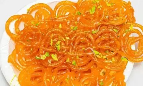 हलवाई जैसी कुरकुरी और चाशनी से भरपूर केसर जलेबी घर पर, जानें आसान रेसिपी हलवाई जैसी कुरकुरी और चाशनी से भरपूर केसर जलेबी घर पर, जानें आसान रेसिपी