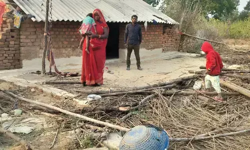 जंगली हाथियों ने आखेटपुर में 3 घरों को तोड़ा जंगली हाथियों ने आखेटपुर में 3 घरों को तोड़ा