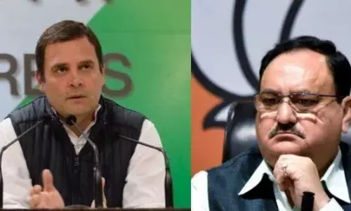 कभी पन्ना नहीं पलटने वाले राहुल गांधी संविधान की किताब जेब में लेकर घूमते हैं!